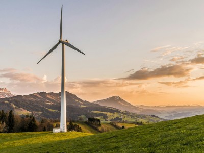 Dla kogo są małe turbiny wiatrowe? Kompletny przewodnik dla różnych typów użytkowników