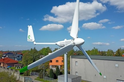 Turbina wiatrowa czy panele fotowoltaiczne – co się bardziej opłaca?