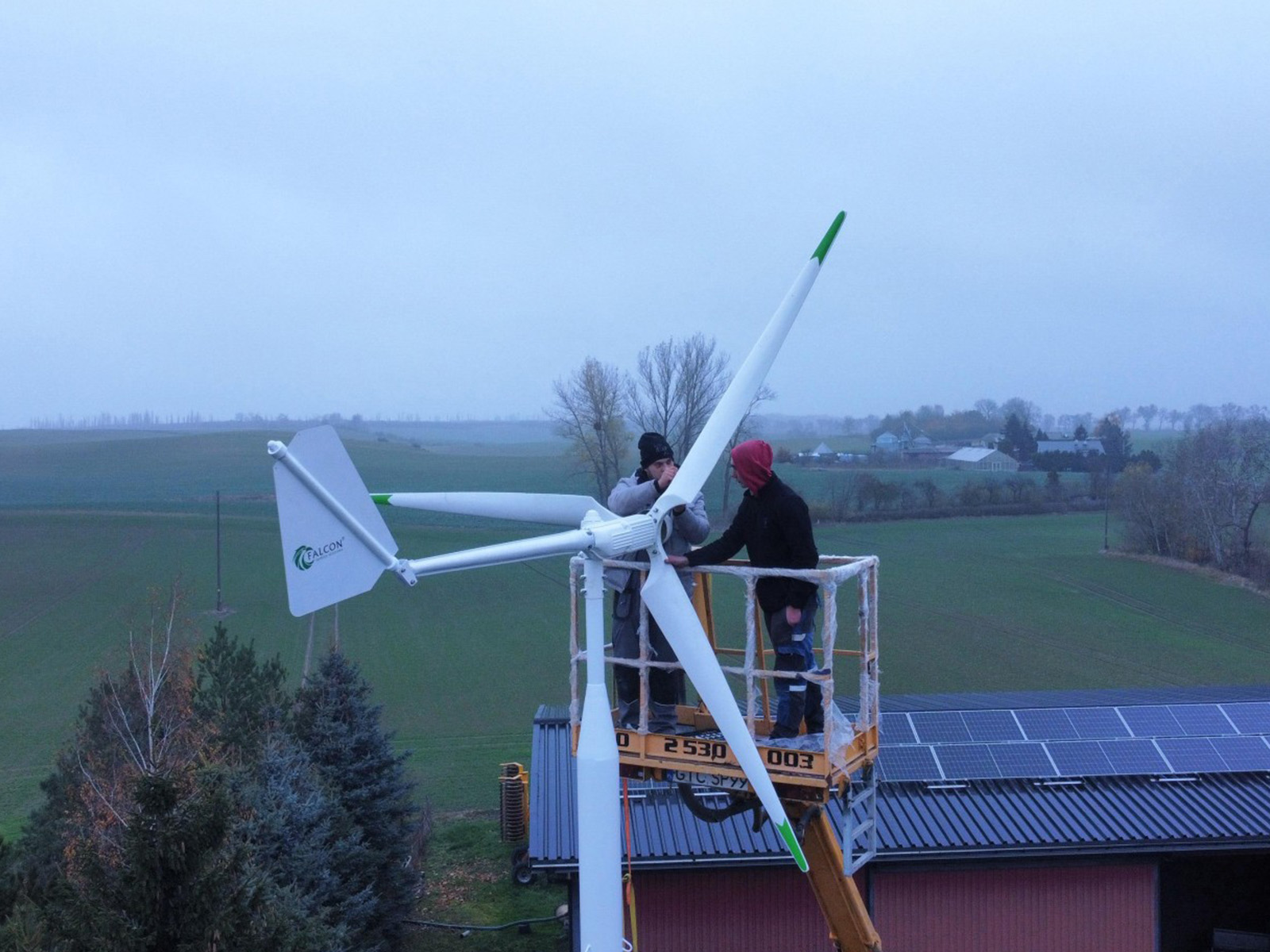 Jak dobrać moc turbiny wiatrowej do domu lub firmy, żeby inwestycja się zwróciła?