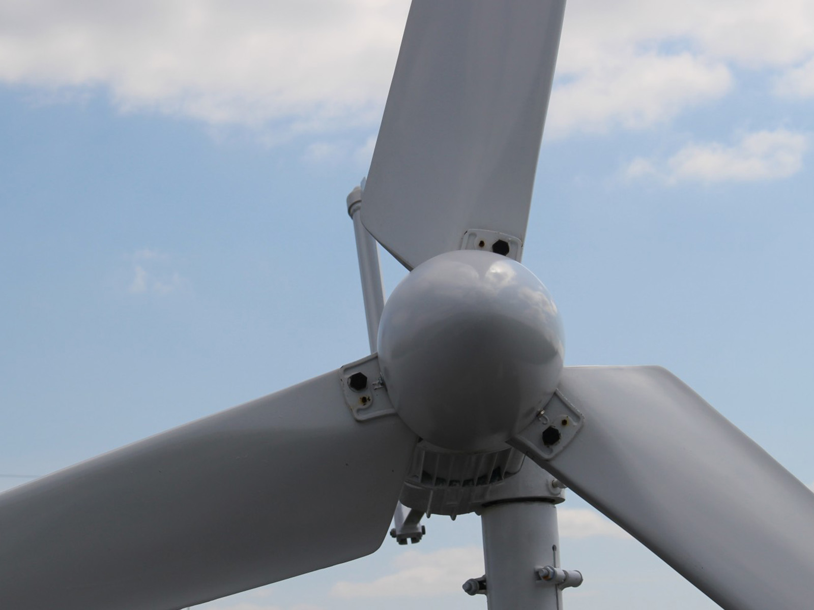 Turbina wiatrowa w Wielkopolsce – jakie warunki wiatrowe masz REALNIE?