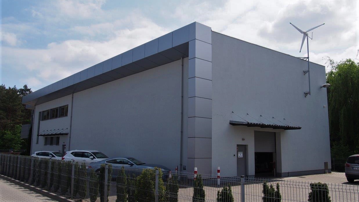 instalacja-turbiny-wiatrowej-na-budynku-comfort-system